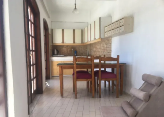 Hostel Castle81homes Women - Only For Women