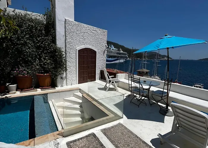 Hostel Castle81homes Women - Only For Women *